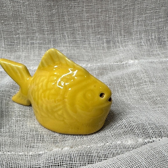 Vintage 1950s Bauer Chicken Of the Sea Advertising Salt and Pepper Shakers Fish - Picture 6 of 16